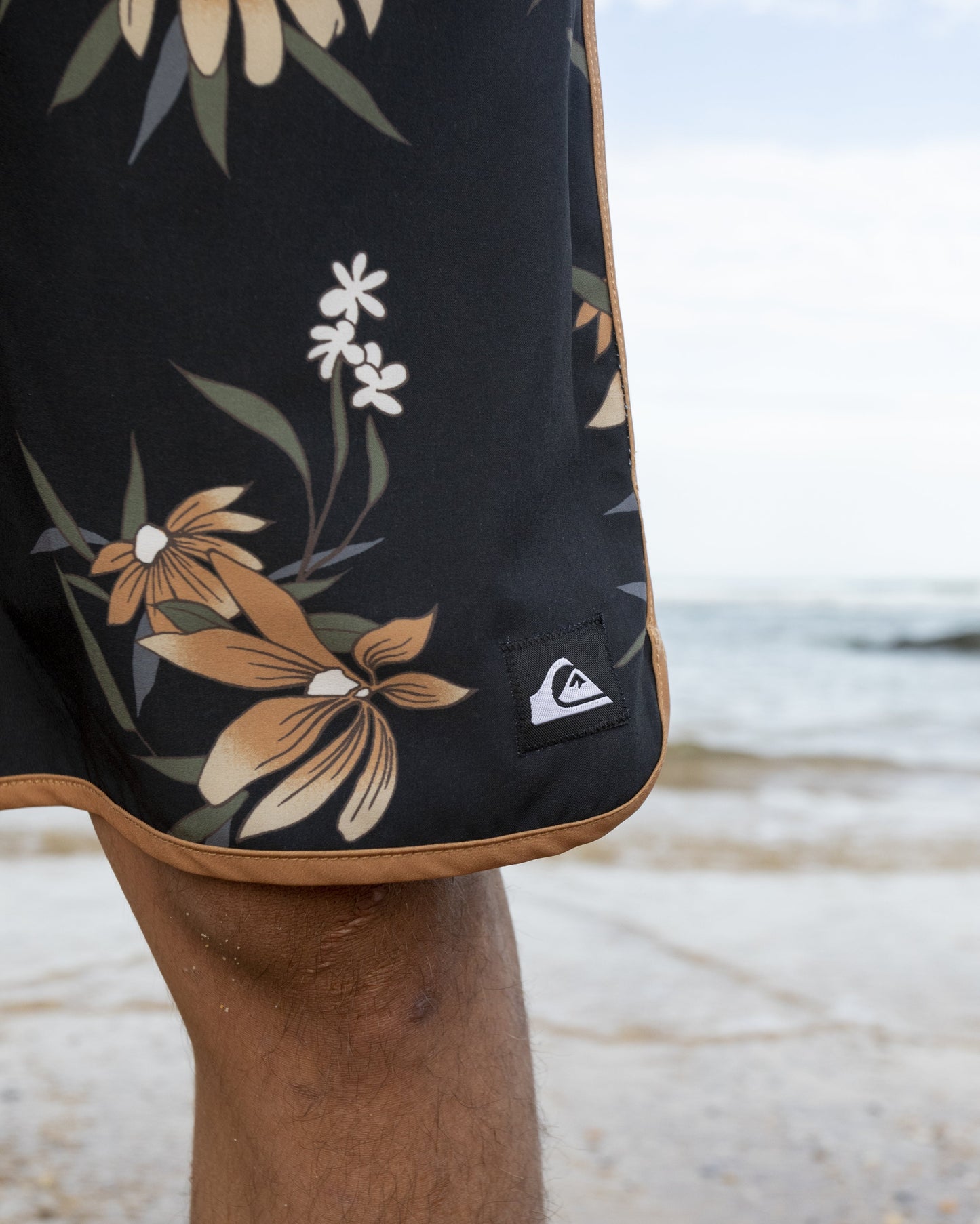 Everyday Coastal Flora 17" Swim Trunks - Black Quick Silver Black