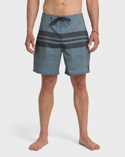 Surfsilk Street Trunk 18" Boardshorts - Black Quick Silver Black