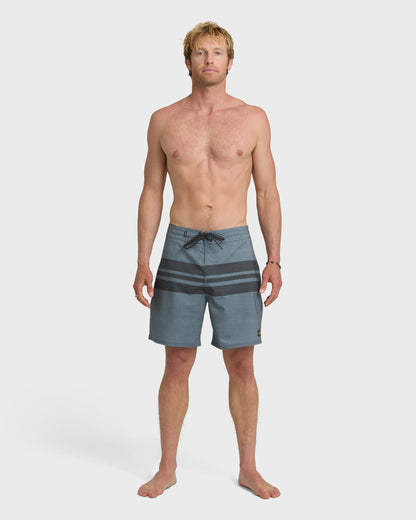 Surfsilk Street Trunk 18" Boardshorts - Black Quick Silver Black