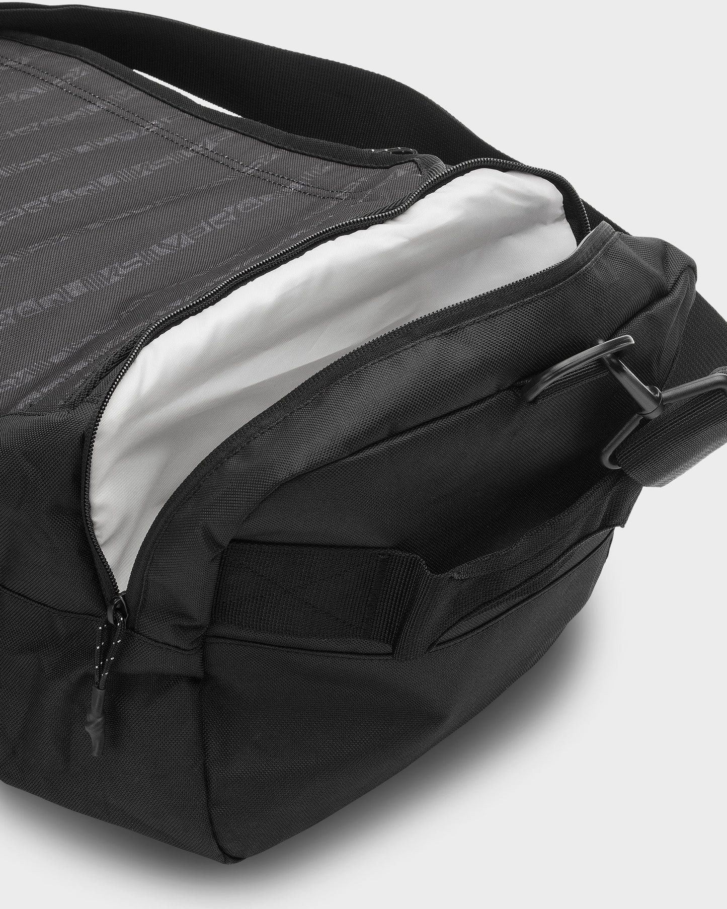 Shelter Duffel - Black Quick Silver Black